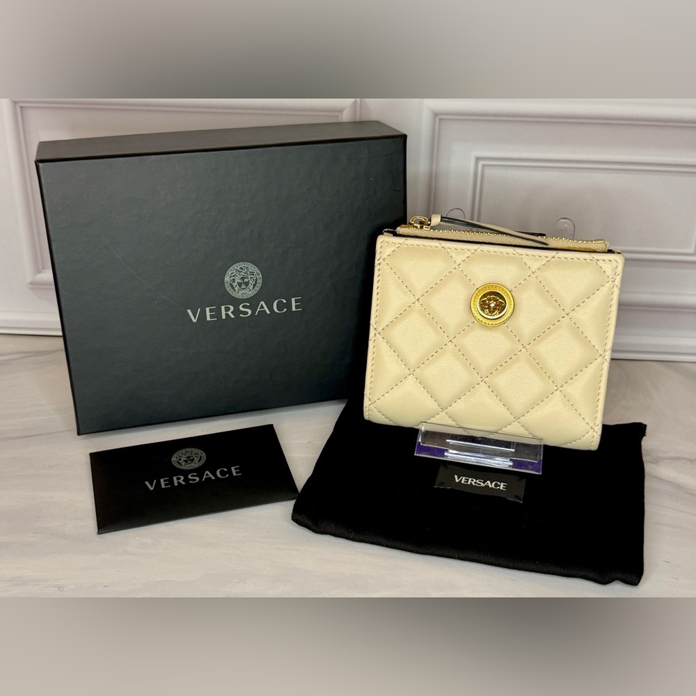 Versace Ivory Quilted Lambskin Bifold Wallet – Medusa Emblem | New in Box - Picture 9 of 9
